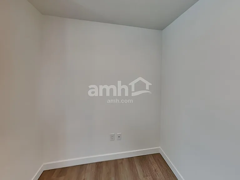8225 S 21st Dr — Photo 8