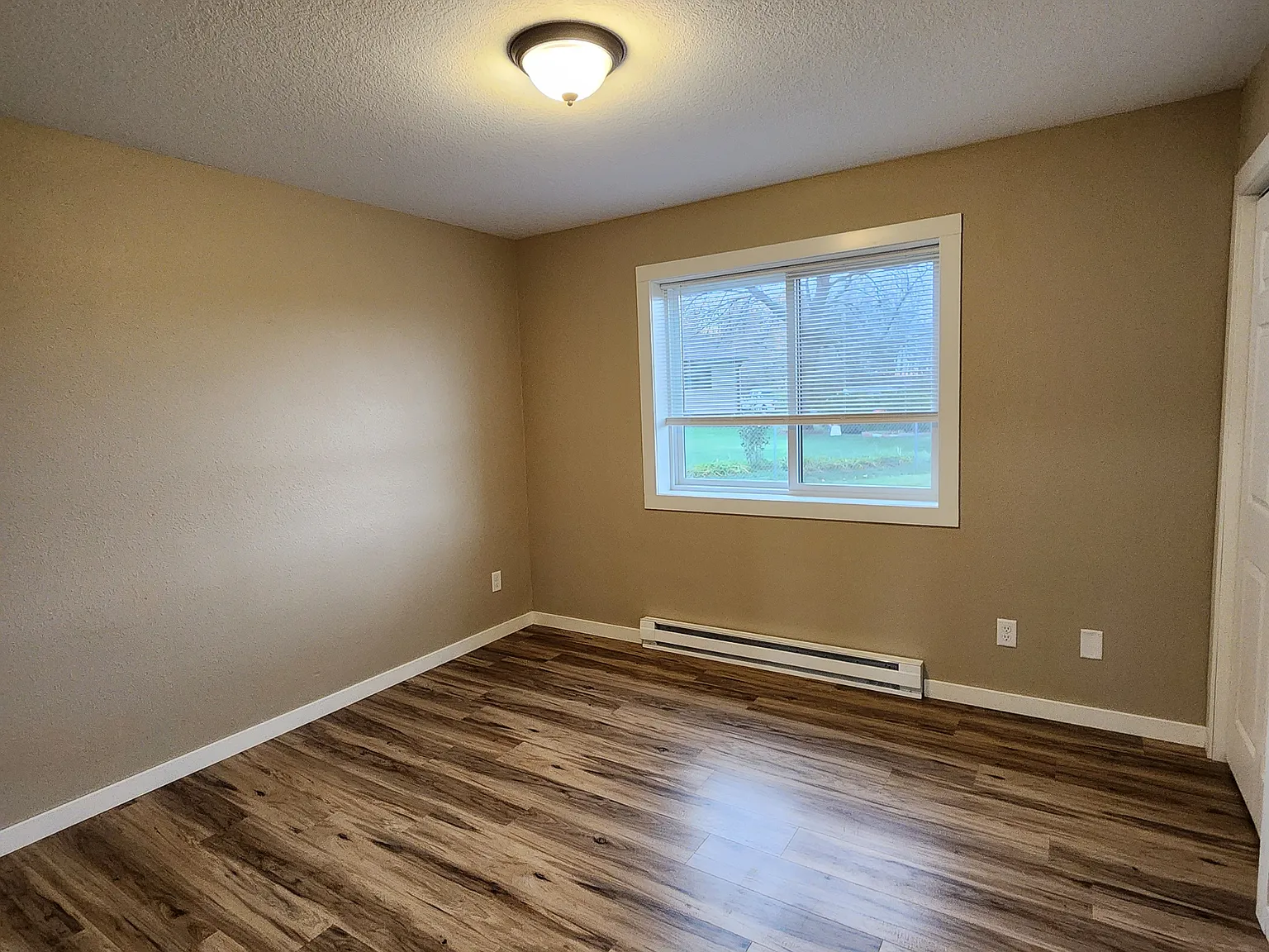 2 bed, 900 sqft, $1,350 — Photo 3