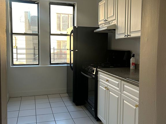 3rd image of 5307 Palisade Ave #34