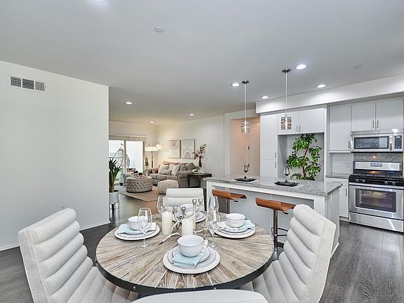5th image of 405 S Anaheim Blvd Unit 3