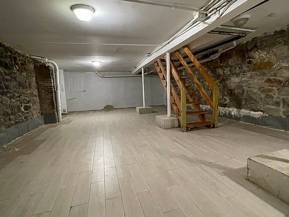 4th image of 276 S 5th St APT 1A