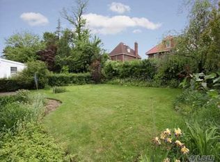 43 Radnor Rd, Great Neck, NY 11023