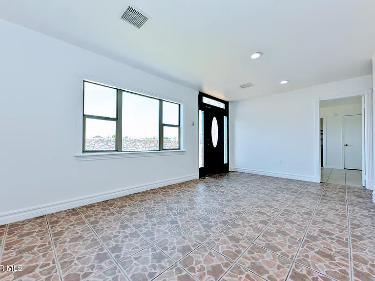 753 N Carolina Dr — Photo 11