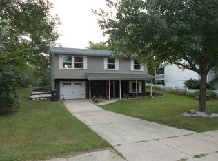 2825 Hiawatha Rd, Cedar Falls, IA 50613
