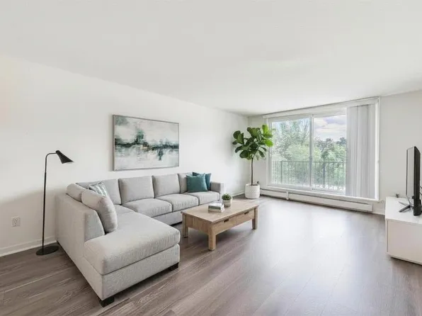 310 S 4th Ave NE #406, Calgary, AB T2E 0J3