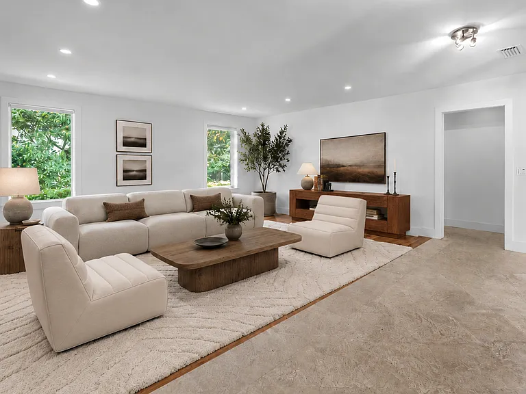 7711 Erwin Rd — Photo 3