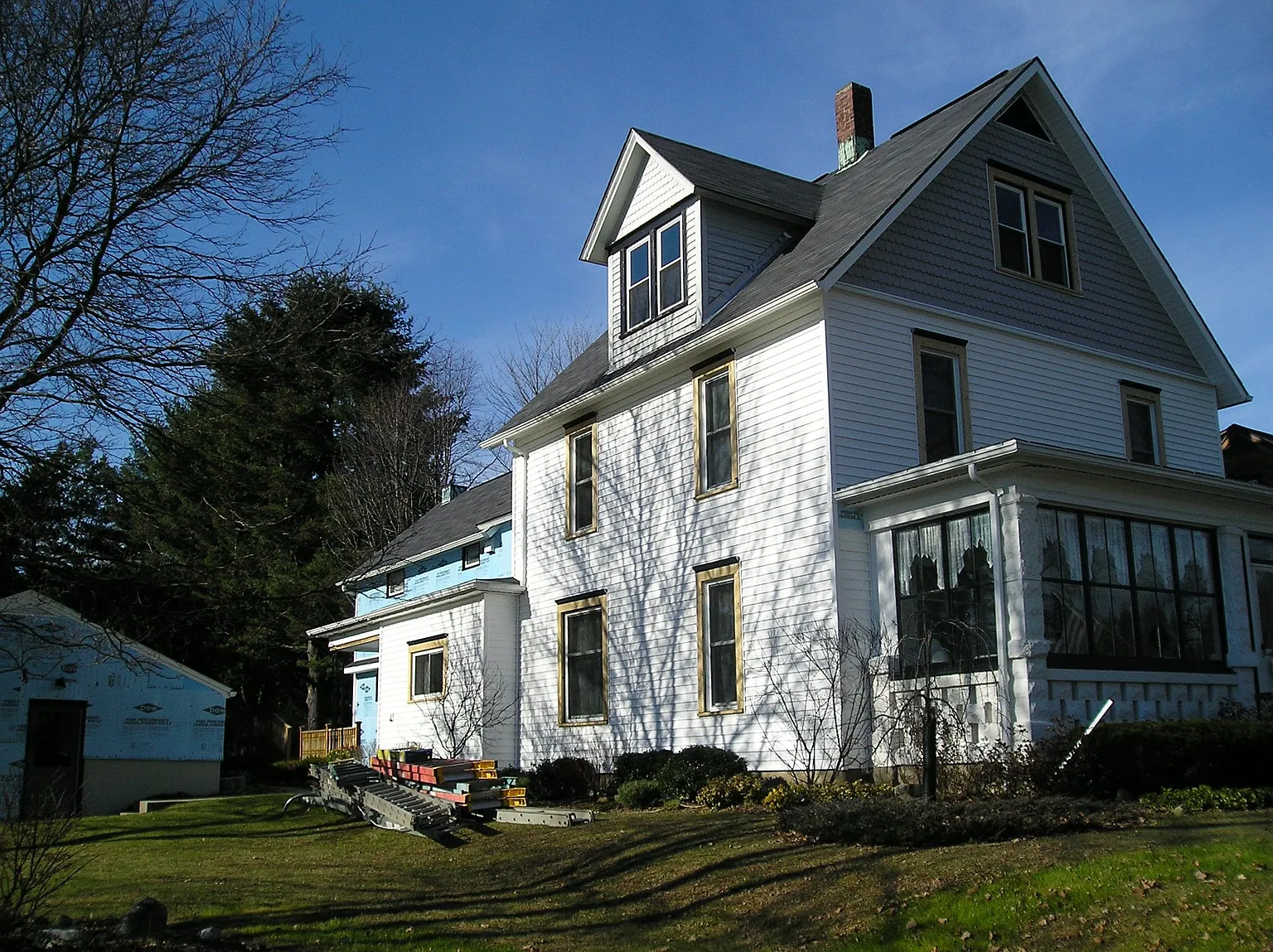 1001 N Center St photo 1
