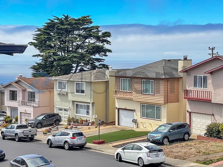 626 Foothill Dr — Photo 3