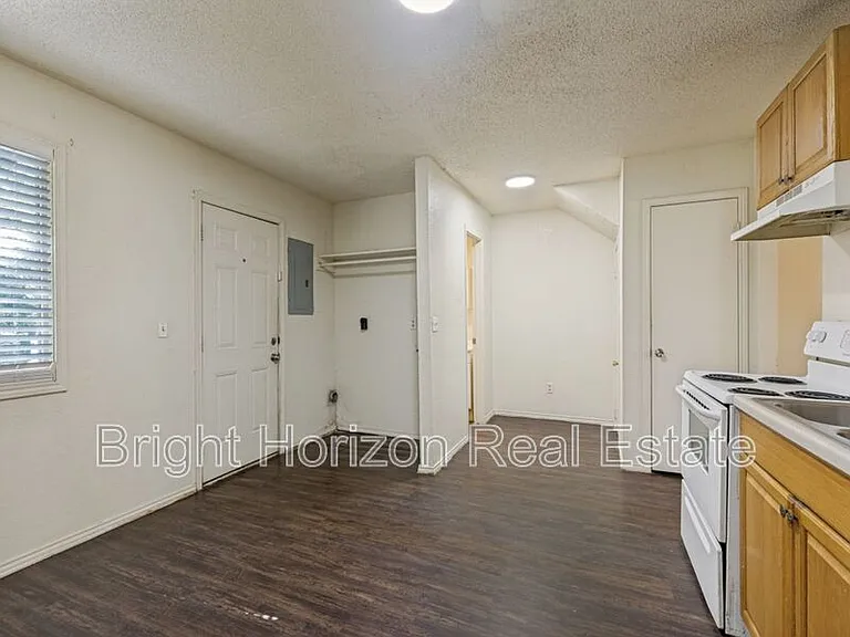 1408 Arvel Cir #C — Photo 6
