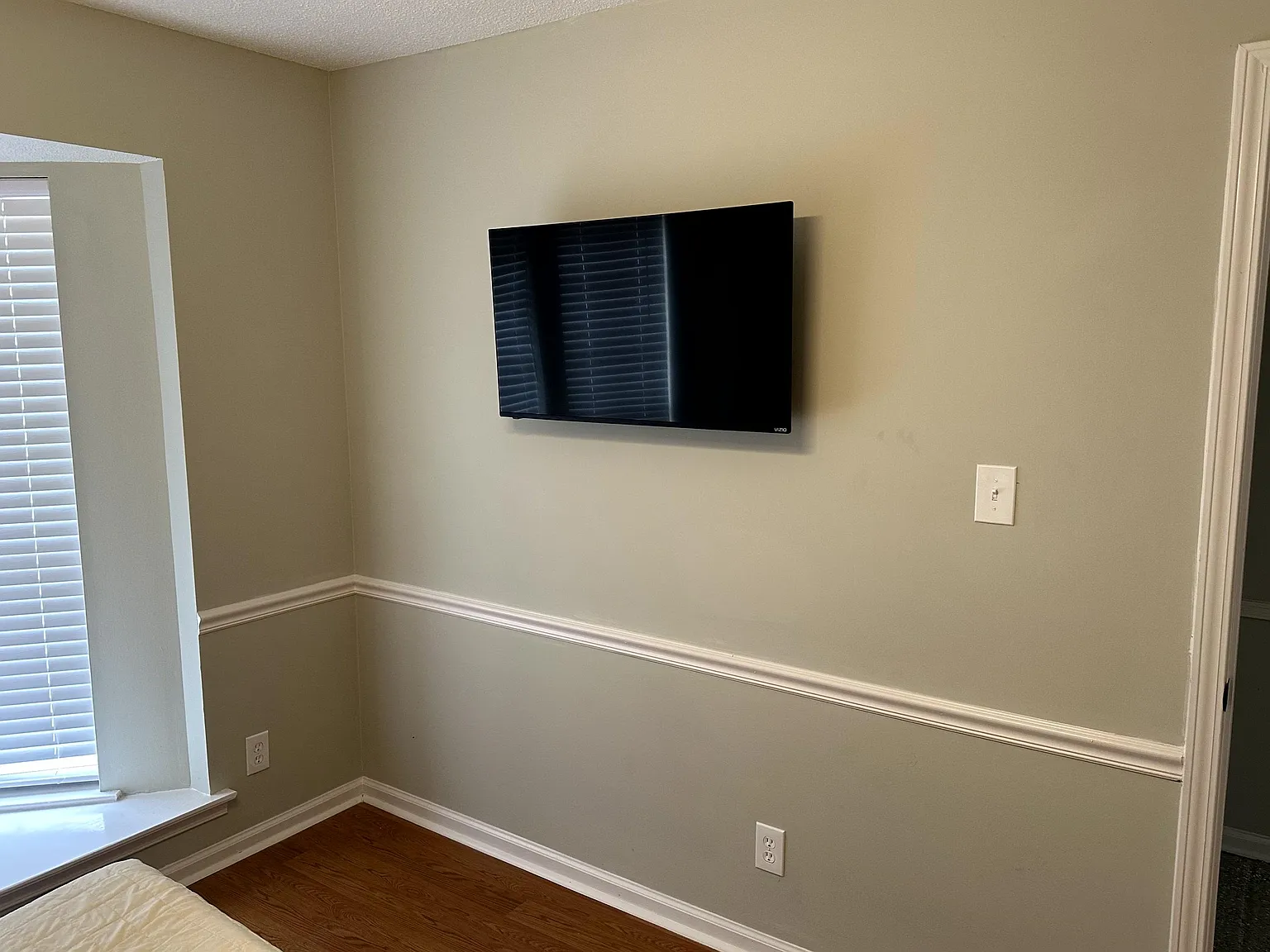 4 bed, 3.0 bath, 1899 sqft, $706 — Photo 1