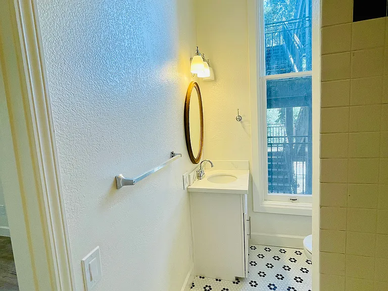 1120 Oak St #3 — Photo 13