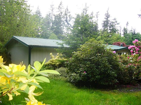 2nd image of 1570 NW Lassie Ln