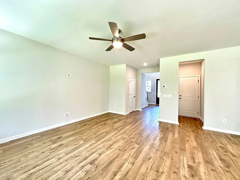 8692 Windsor Hill Blvd — Photo 5