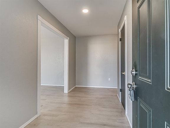 4th image of 2500 Clover Glen Dr