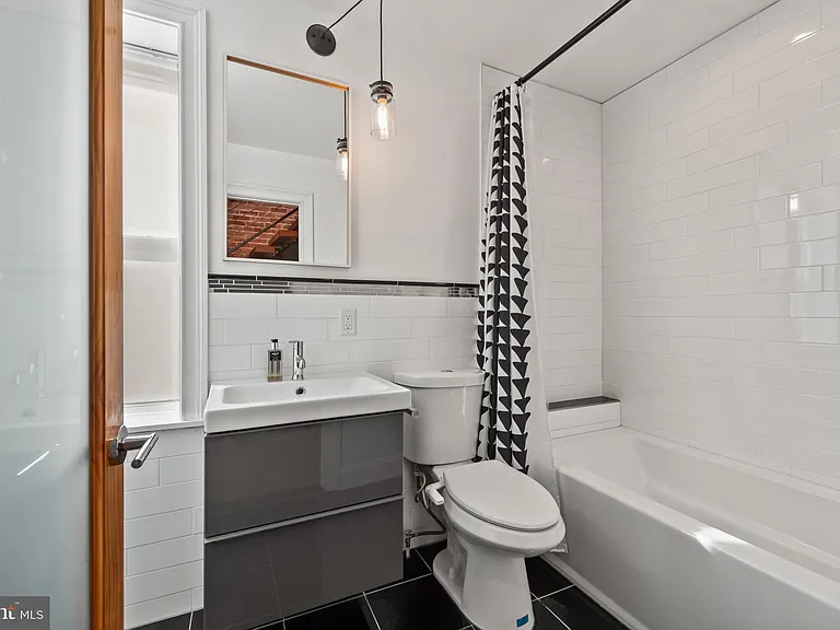 412 E Lanvale St — Photo 20