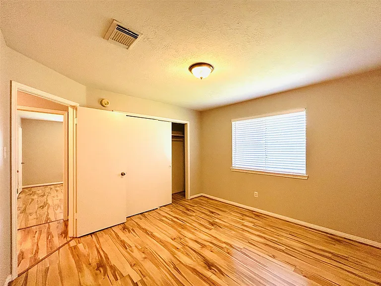 1404 Helmsley Dr — Photo 30