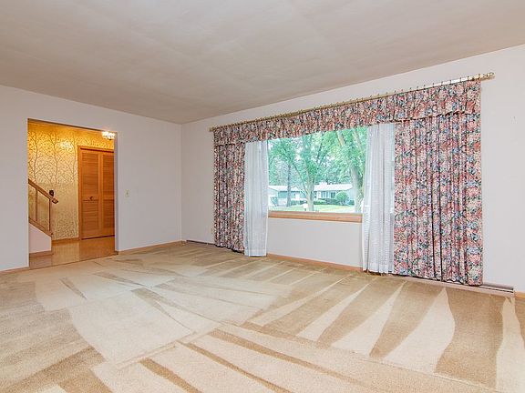 3rd image of 1406 Wyldewood Dr