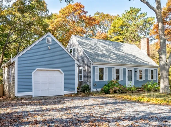 5 Pryer Dr, Bourne, MA 02532