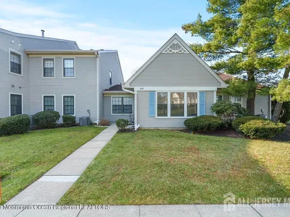237 Wycoff Way W, East Brunswick, NJ 08816