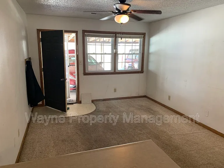 1219 E 2nd St #8 — Photo 5