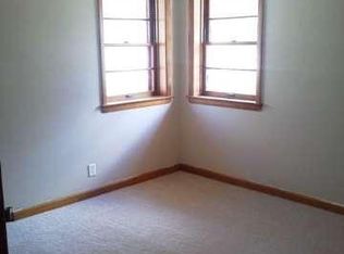 5630 S 45th St, Greenfield, WI 53220
