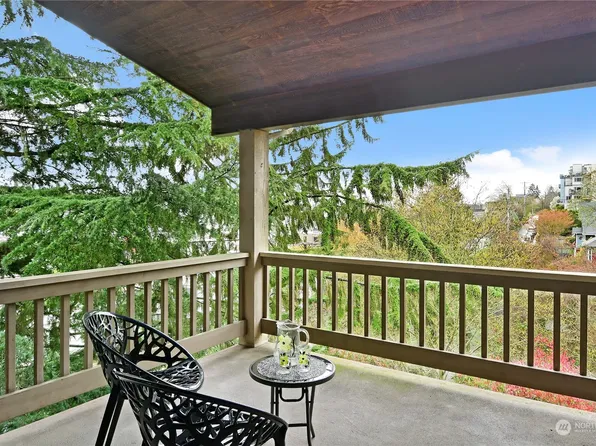 1914 13th Avenue W #302, Seattle, WA 98119