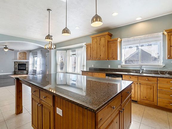 2nd image of 251 W Ivy Ln