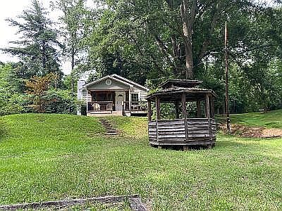 2nd image of 22422 Asheville Hwy