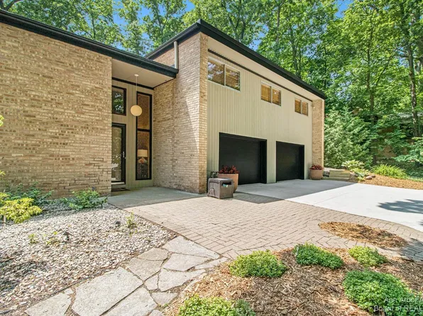 2270 Glendaloch Rd, Ann Arbor, MI 48104