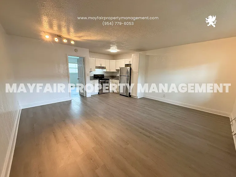 240 SW 8th St #10 — Photo 2