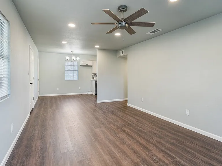 208 N Coleman St — Photo 8