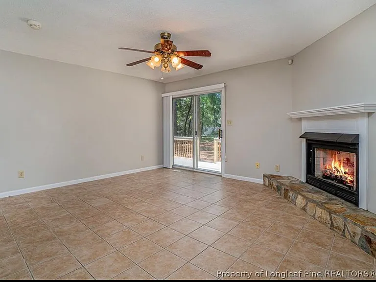 596 Countrytown Dr — Photo 9