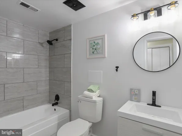 121 Cross Keys Rd #R121b, Baltimore, MD 21210