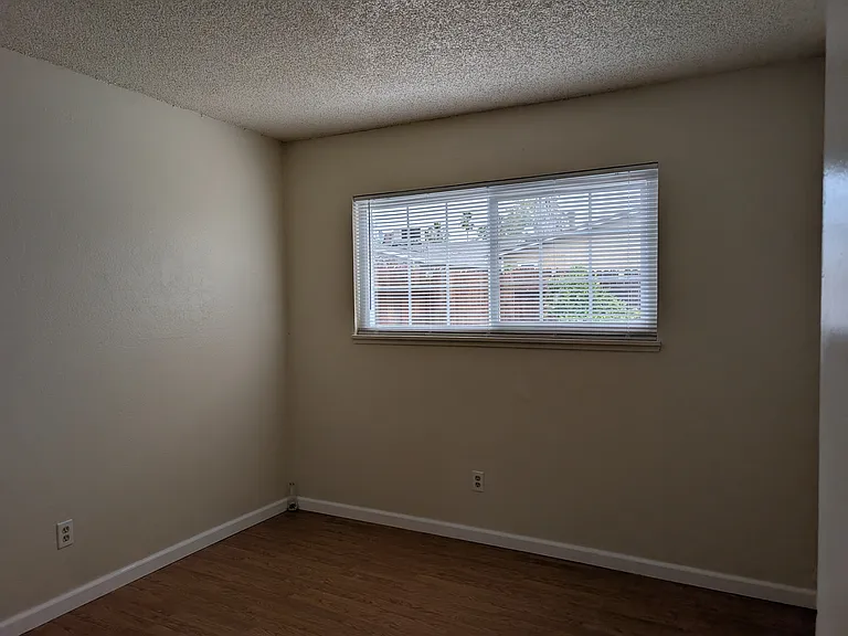 7464 Della Cir — Photo 16