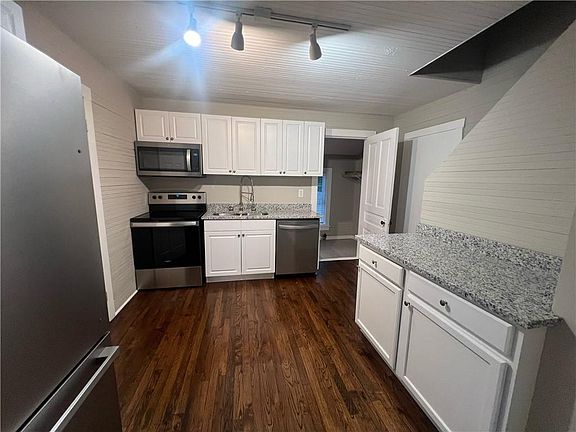 3rd image of 21 Quarry St