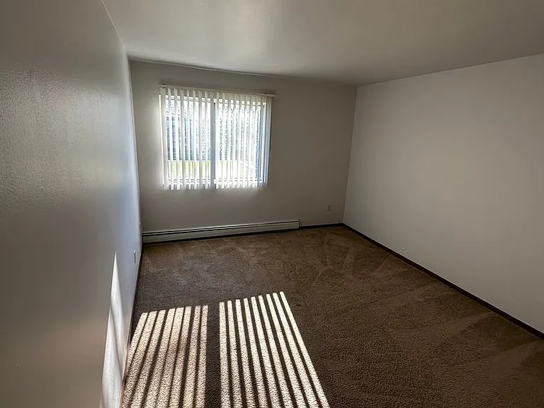 Plaza IV Apartments in St. Francis. — Photo 14