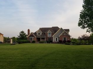 40W697 Quiet Trl, Elgin, IL 60124