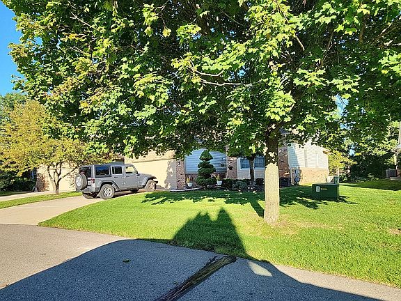 2nd image of 41638 Kenilworth Ln