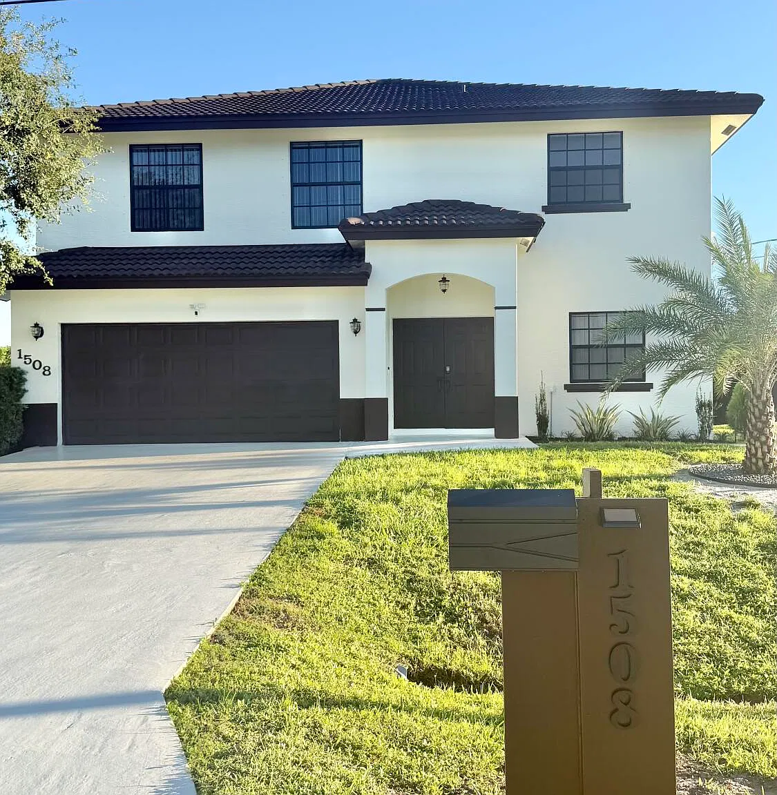 5 bed, 2.5 bath, 2916 sqft, $4,100 — Photo 1