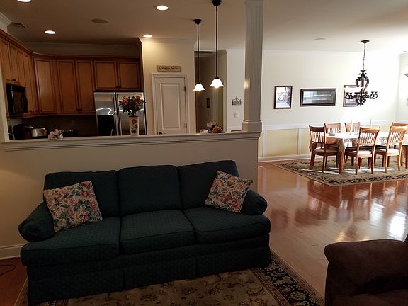 5th image of 35 Denby Cir