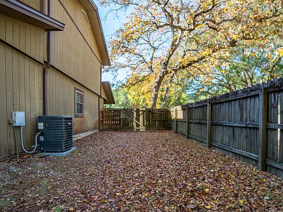 3rd image of 1009 Gloria Ave #B