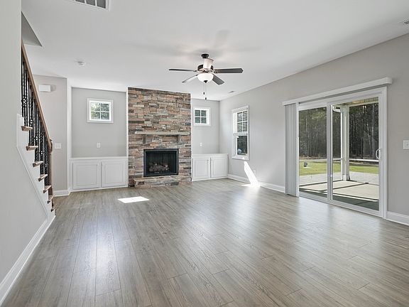 5th image of 262 Day Lily St