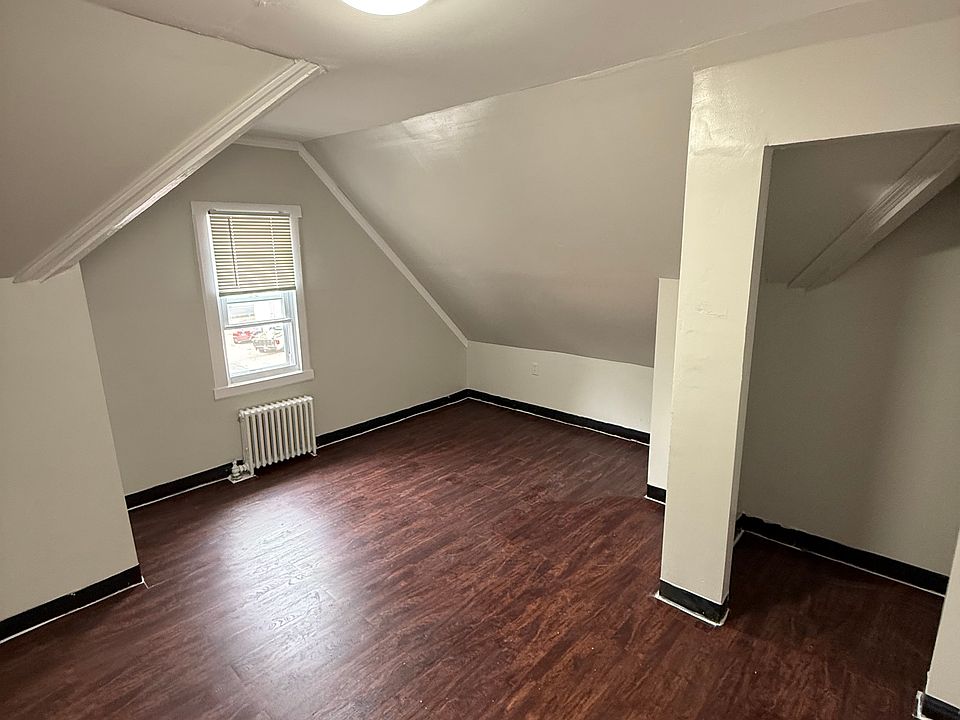 2nd image of 976 Iranistan Ave APT 11