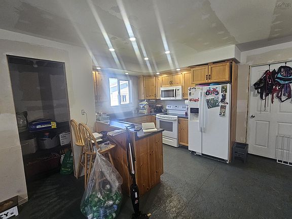 5th image of 142 Birch Grove Rd