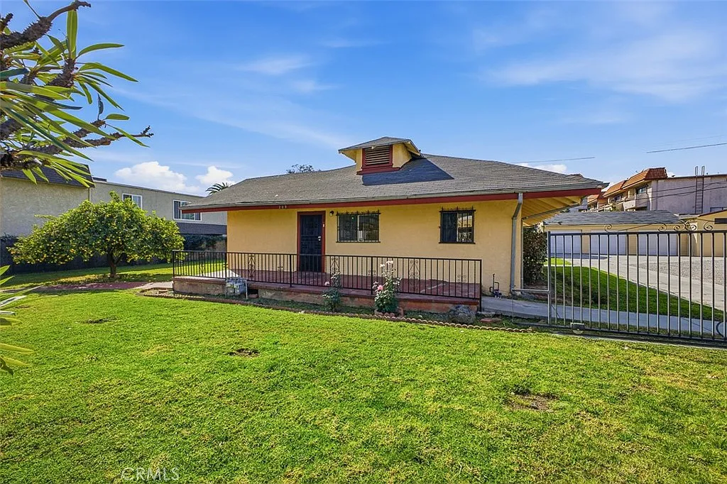 3 bed, 1216 sqft, $3,300 — Photo 4