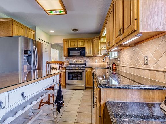 4th image of 8815 Norwood Dr
