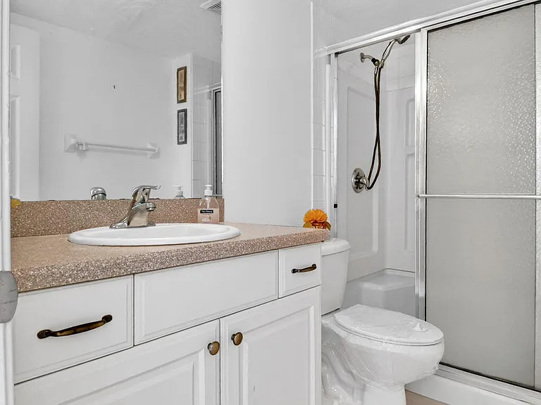 230 NE 26th Ave #302 — Photo 30