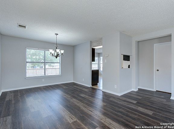 5th image of 5023 Pine Lake Dr
