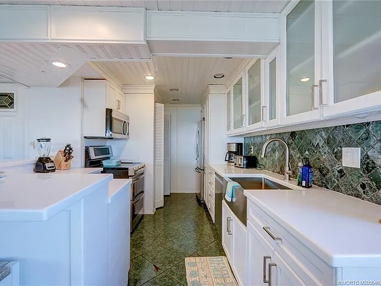 1289 NE Ocean Blvd #4 — Photo 33