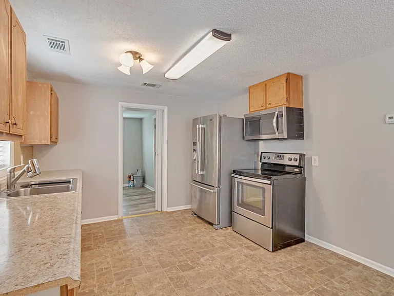 2025 Eppinger St — Photo 3